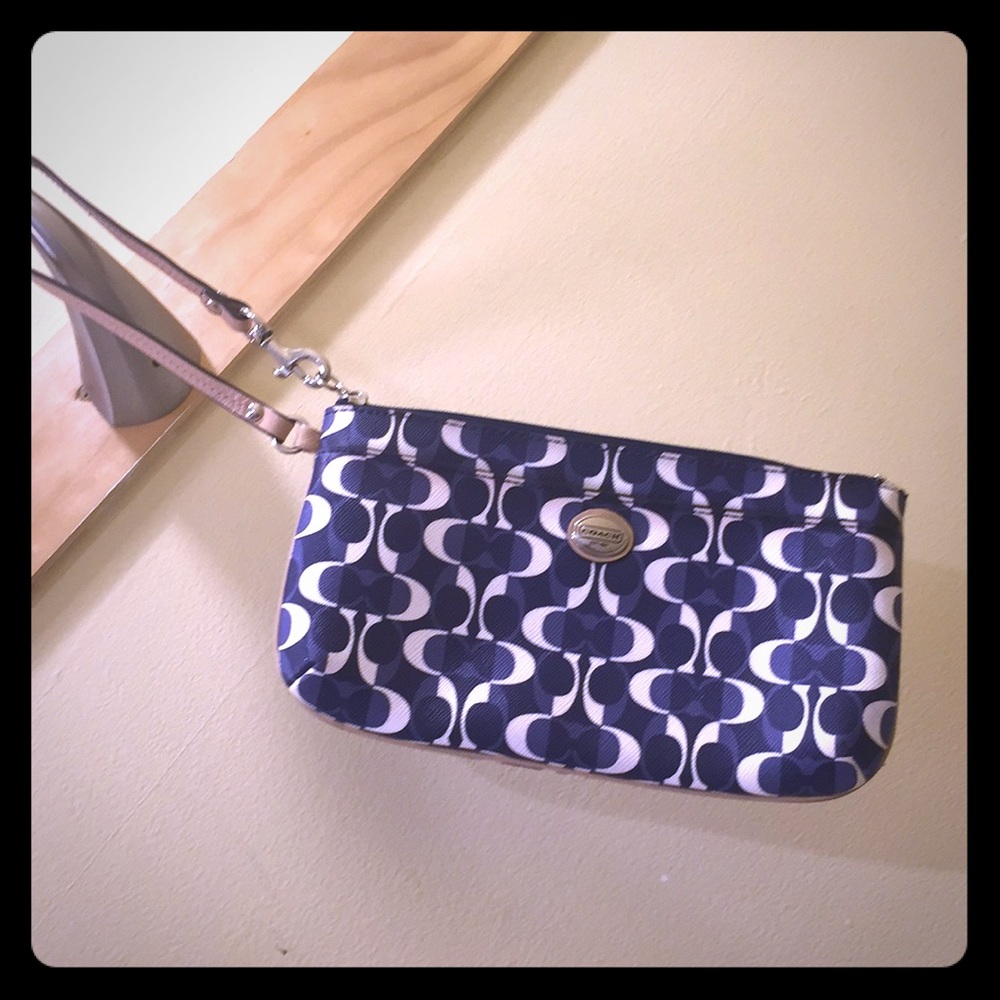 Coach  Peyton dream wristlet